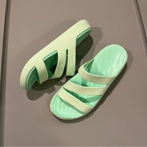 NEW Crocs Getaway Strappy Sandal Women’s 9 Jade Tint